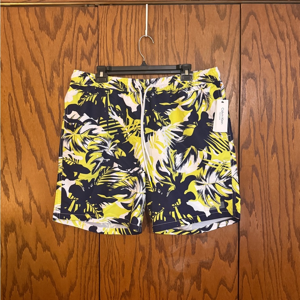 Calvin Klein Swimwear Board Shorts XL Tropical Palm Print Mesh Lined NWT Summer